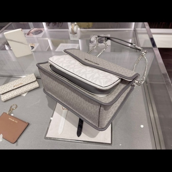 Michael Kors Regina Medium Flap Shoulder Bag - Picture 5 of 8